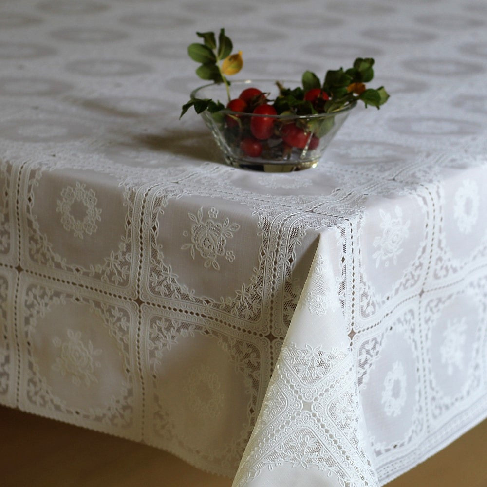 Spetsduk Rosor och mer, vit