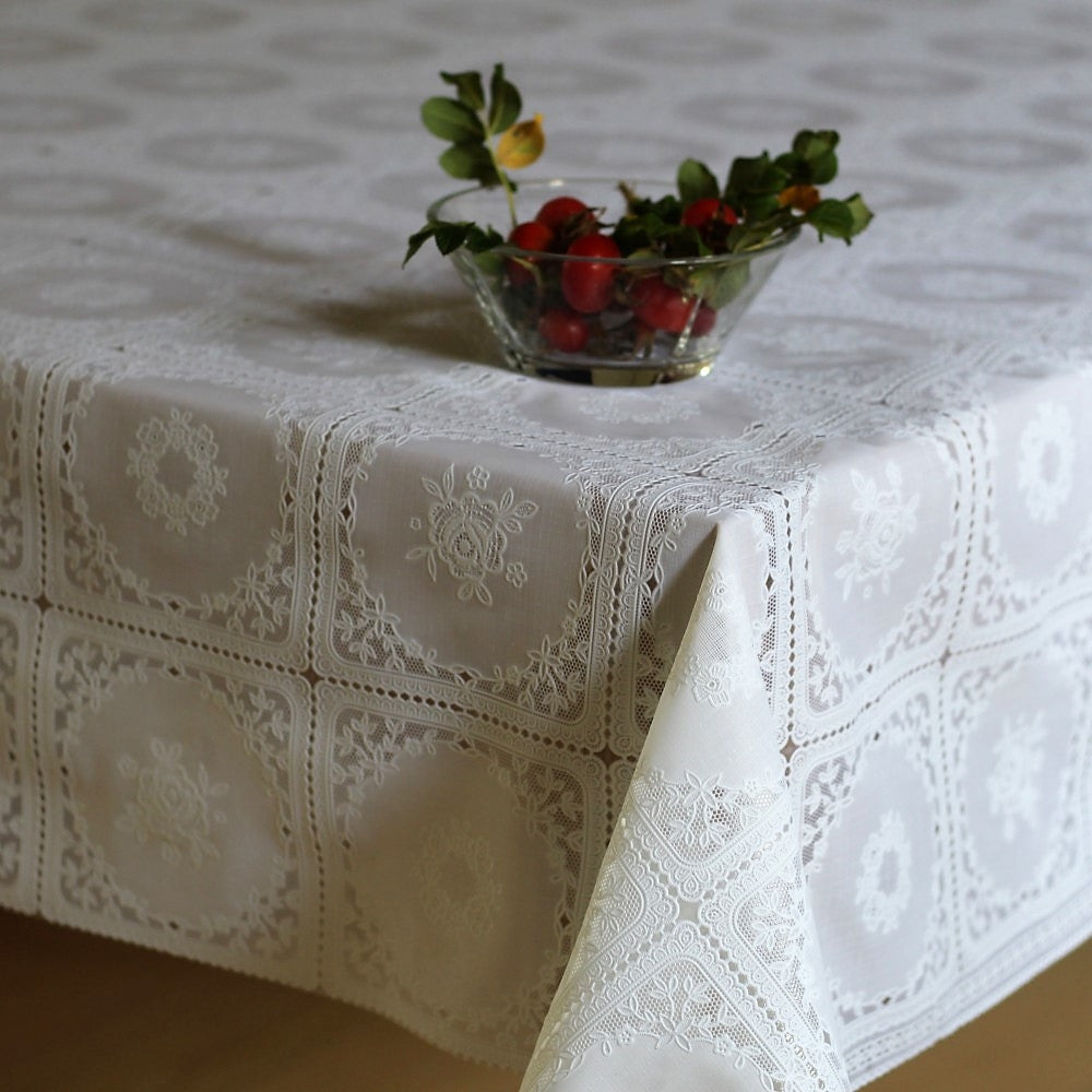 Spetsduk Rosor och mer, vit