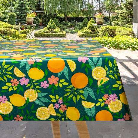 På bordet Citrus Emerald Green - Vaxduk med citroner och blad