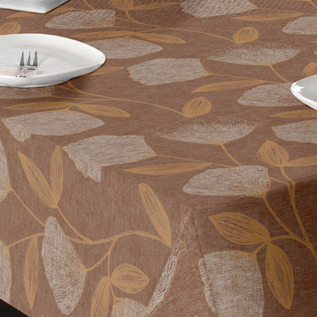 Närbild av Claira Gold - Vaxduk med tecknade blommor