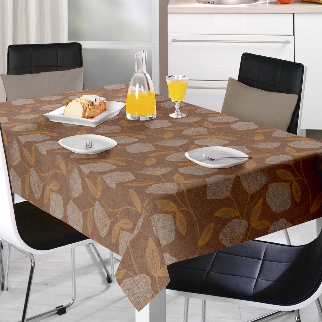 Miljöbild med Claira Gold - Vaxduk med tecknade blommor