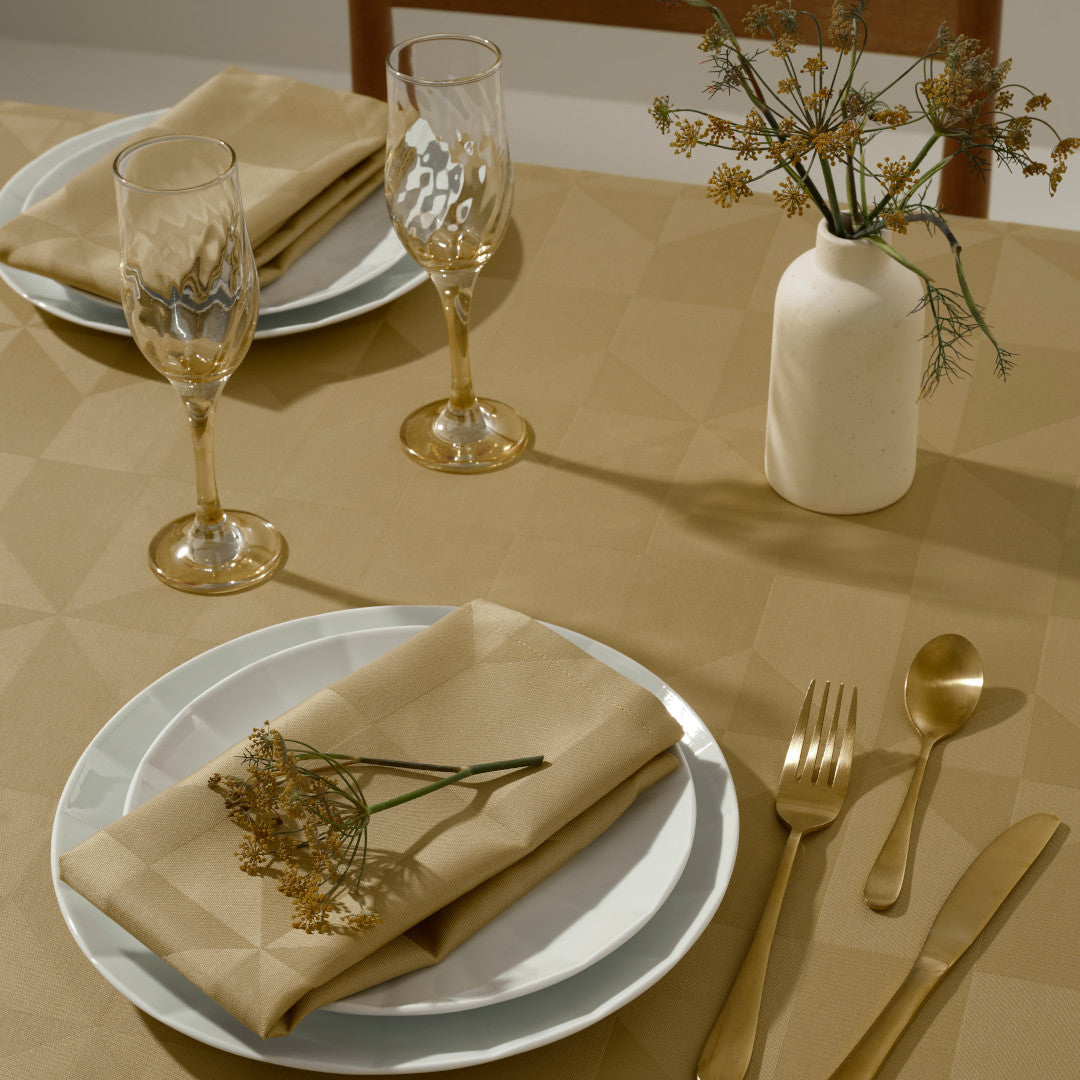 Compliments Wind Damastduk, Brass – 150 x 350 cm, närbild