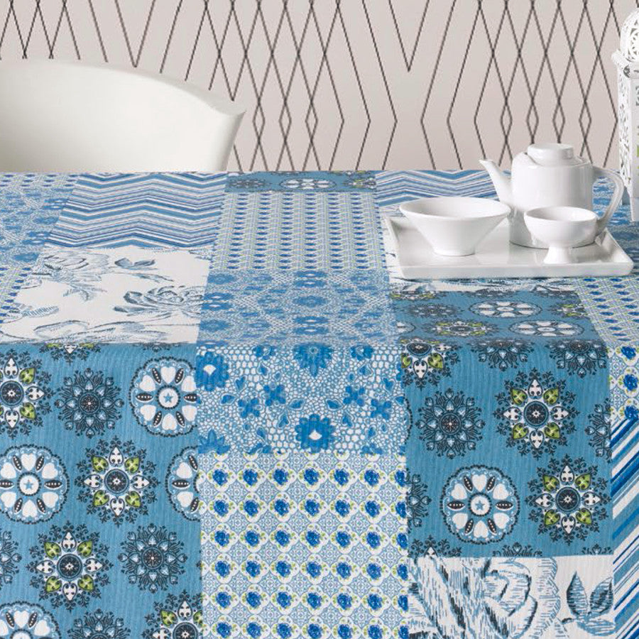 Courbet blå, textilvaxduk med patchworkrutor, 180 cm bred