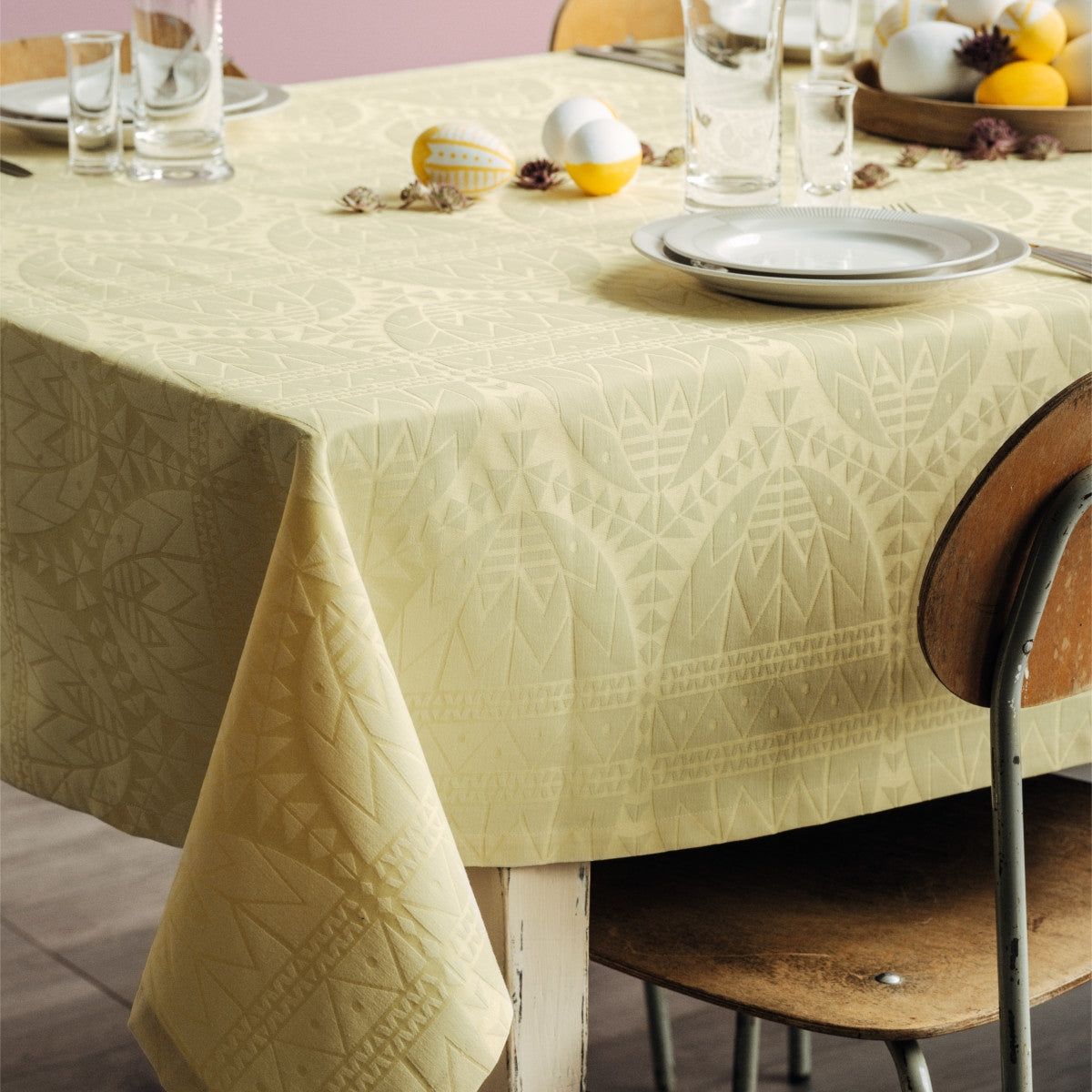 Juna Easter Damastduk - gul påskduk med påskägg