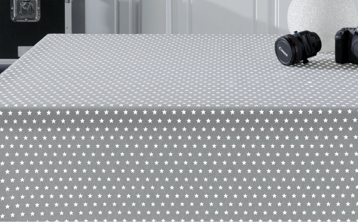 Ensor grå, textilduk med stjärnor, 160 cm bred på bordet