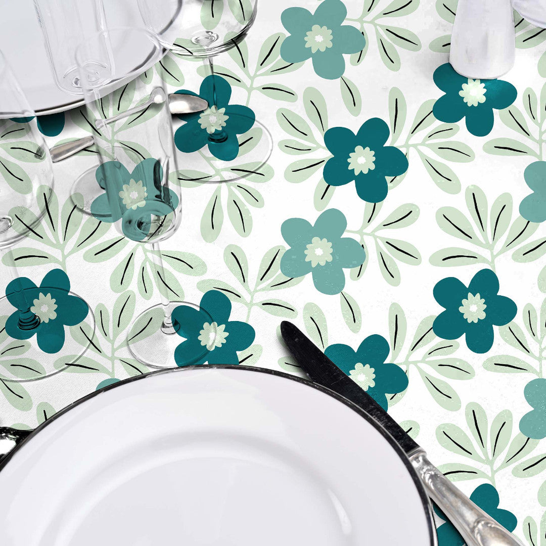 På dukat bord Flory Blue - Elegant vaxduk med fina blå blommor