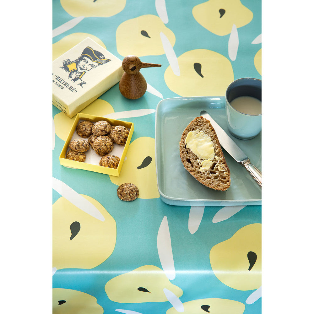 Lola vaxduk - Flower Power Rice Pudding på dukat bord