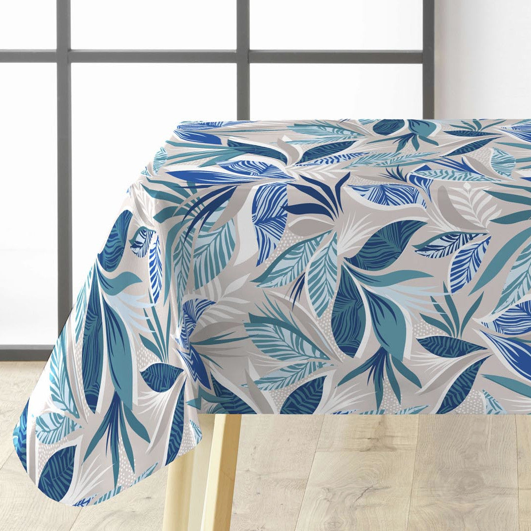 Miljöbild av Funky Blue Jungle - Vaxduk med blad i blå nyanser på en grå bakgrund