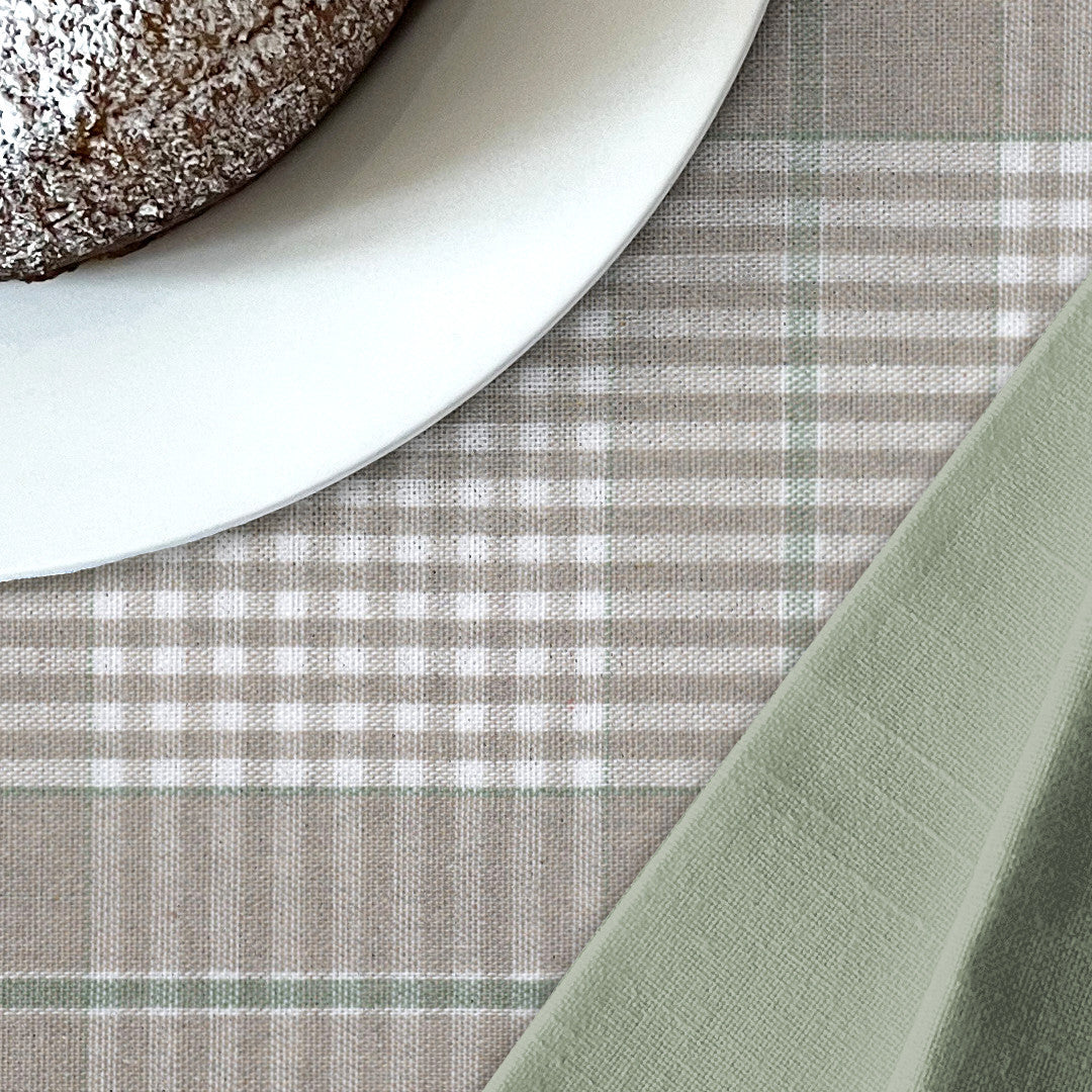 Grön Nordisk Olmer Tern - textilvaxduk i rustik linnelook på bordet