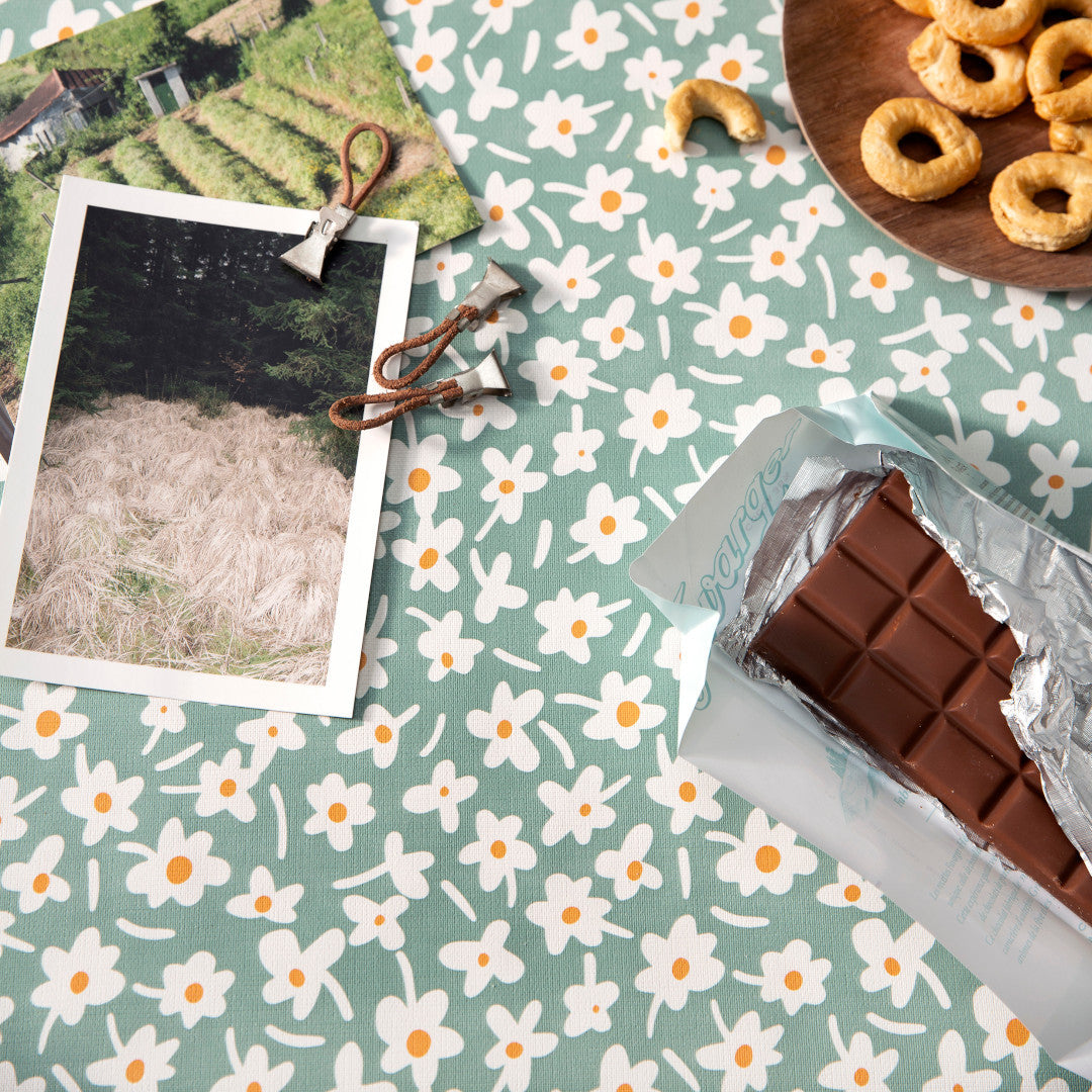 Happy Days Mintwood - 160 cm bred vaxduk med blommor