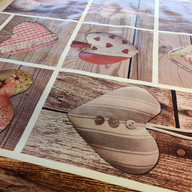 Jul med Hjärtan - Julvaxduk med romantiska tyg hjärtan