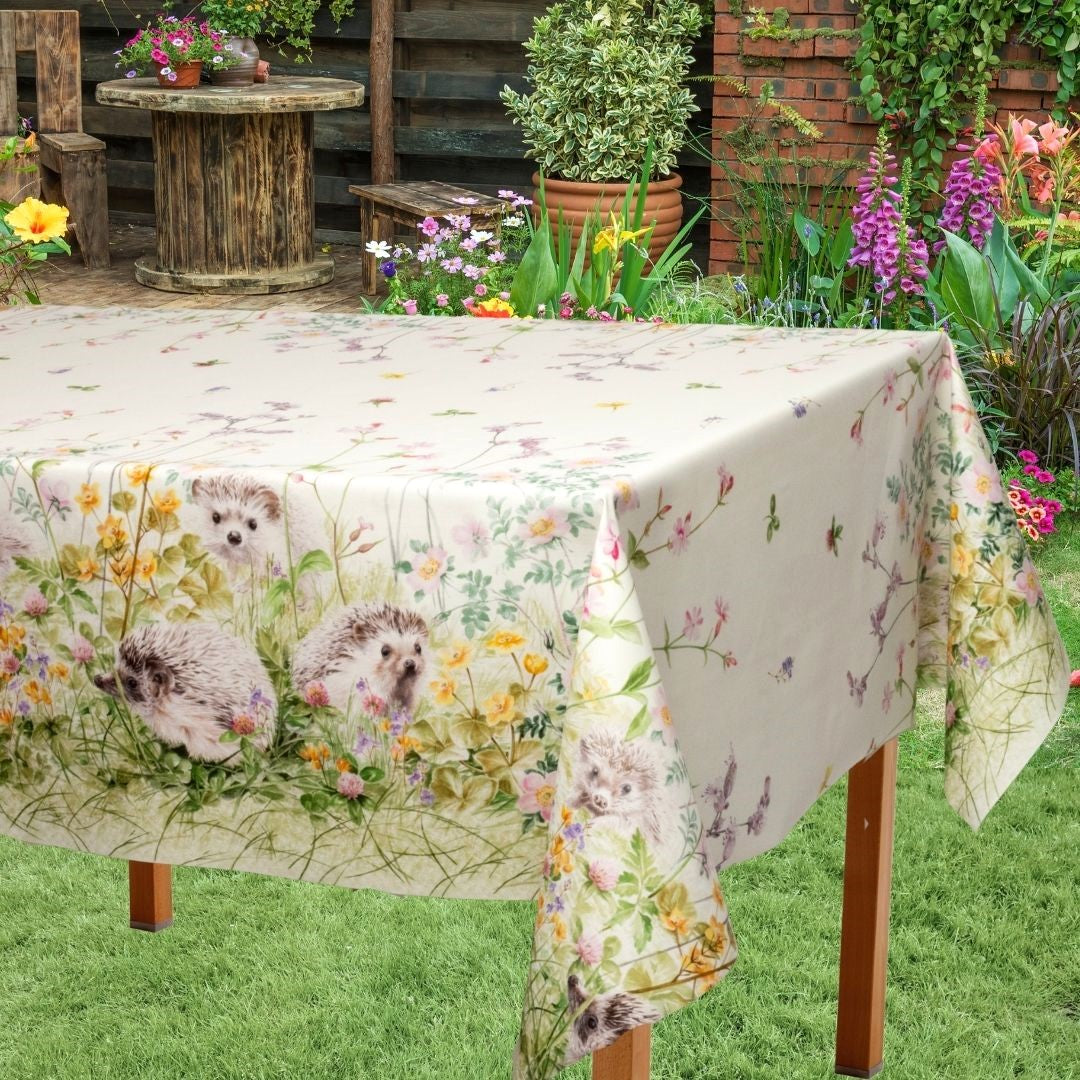 Il giardino di Henriette – Textilvaxduk med gulliga igelkottar