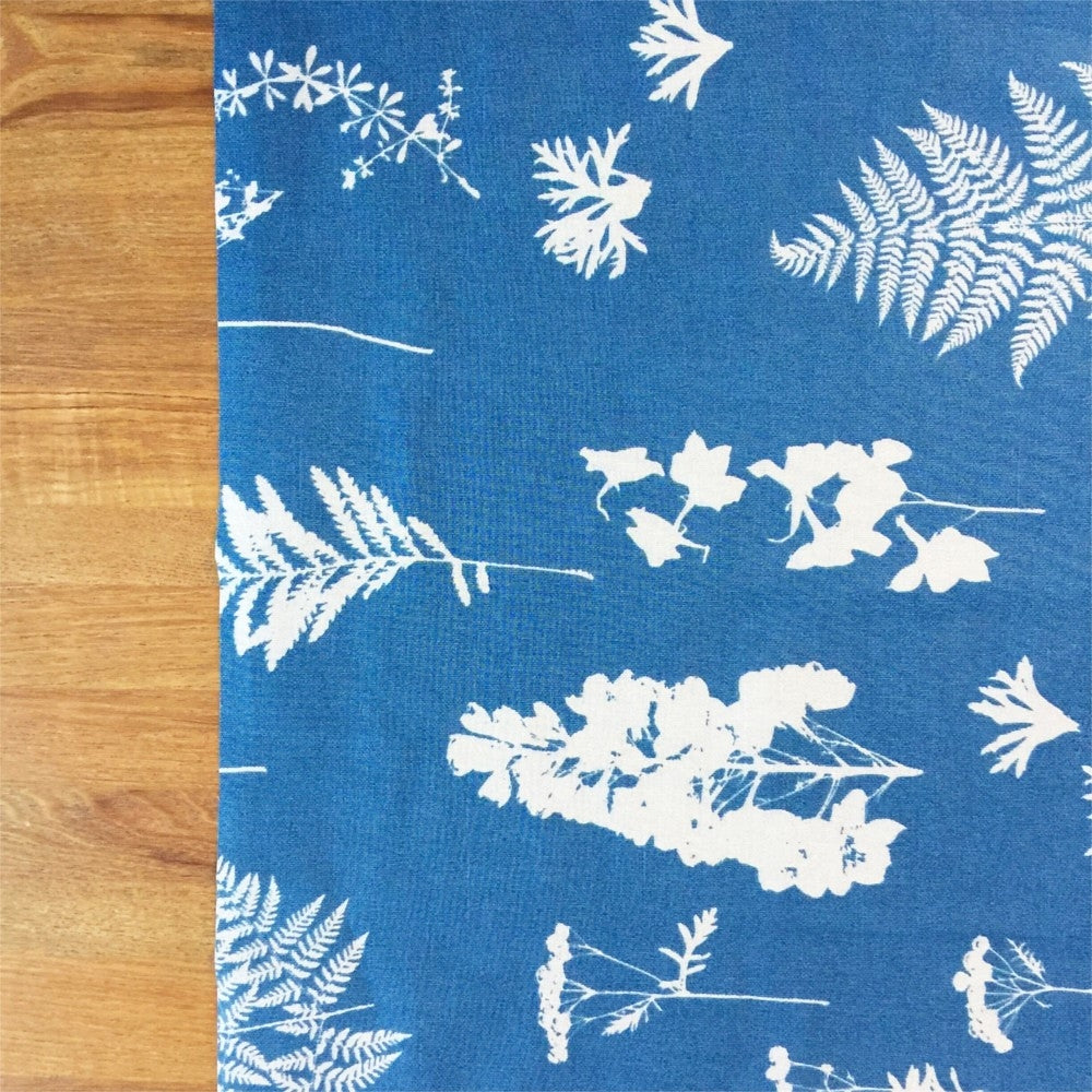 Imprint Blue, Notes by Susanne Schjerning textilvaxduk med glidskydd