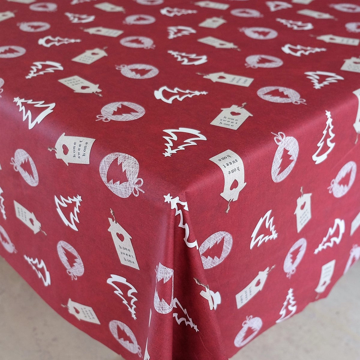 Julduk, Home Sweet Home, vinröd - textilvaxduk med julmotiv