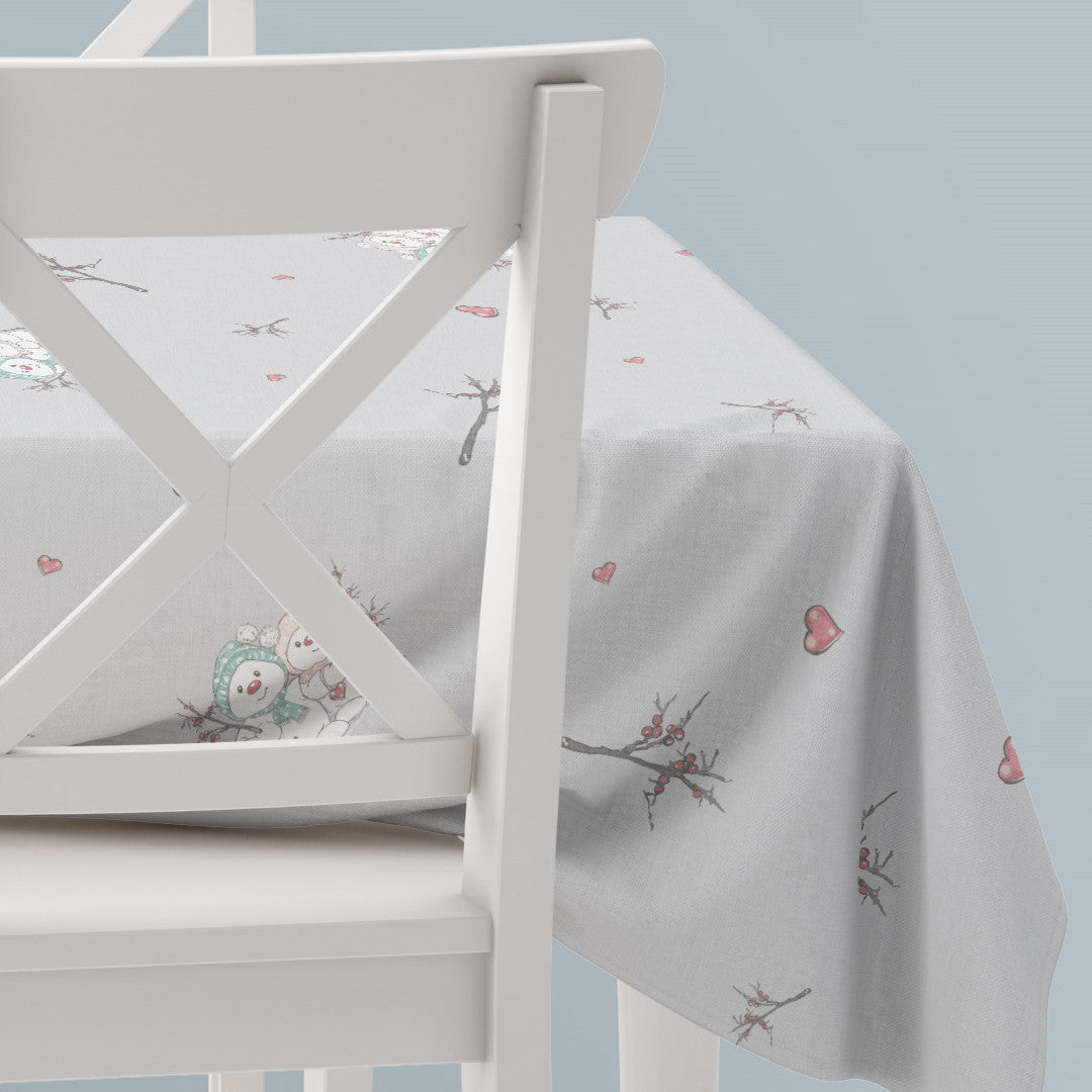 Hörn av Klarborg Nisserik Julehygge julbordsduk som visar de härliga tomtefigurerna