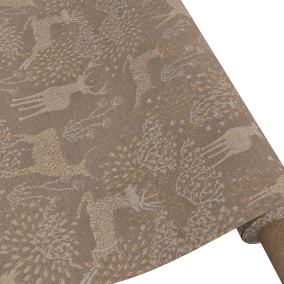 Julduk Golden Reindeers Sand - Textilvaxduk i sand/guld med renar och glidskydd