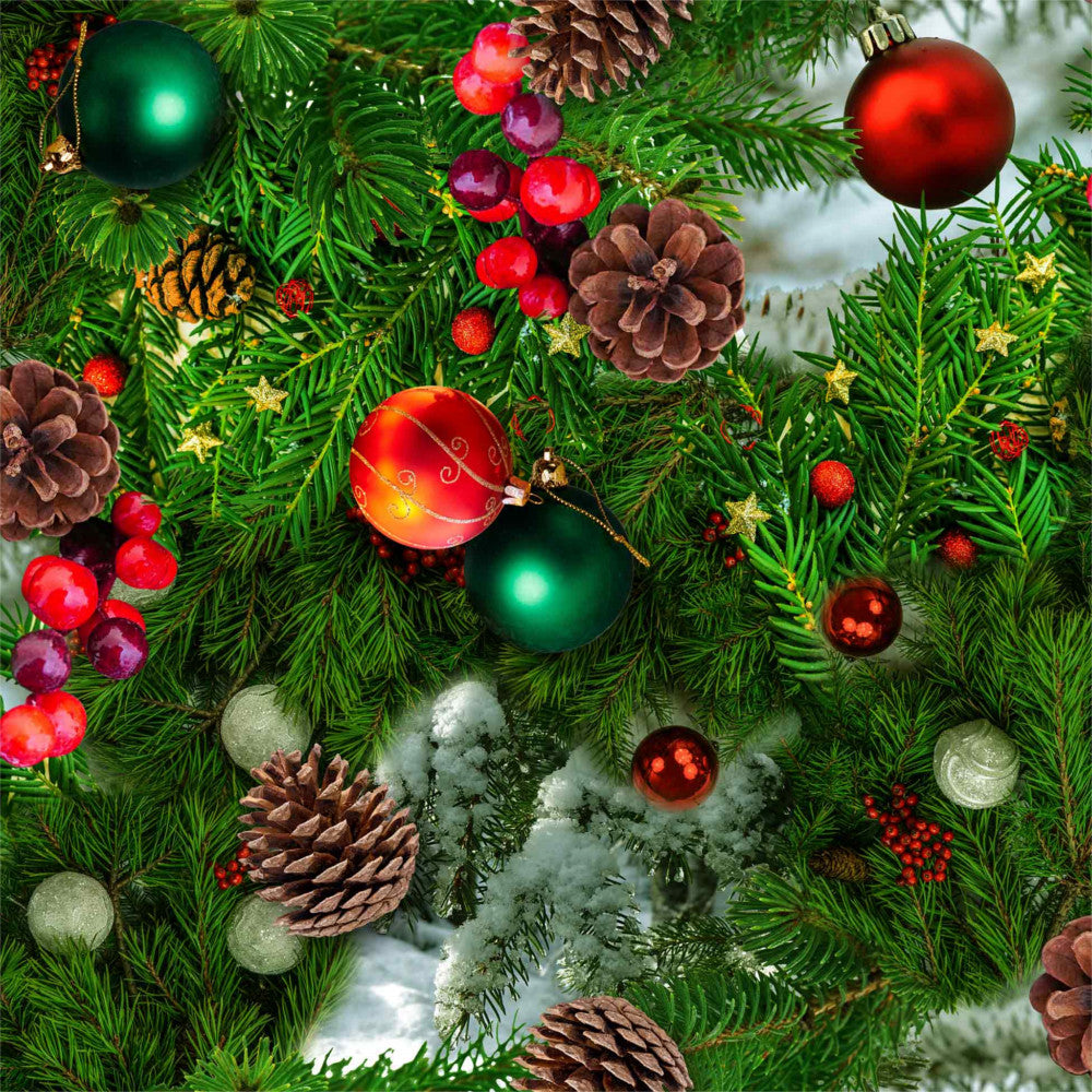 Massor av Jul - Vacker julduk med färgglada juldekorationer, närbild