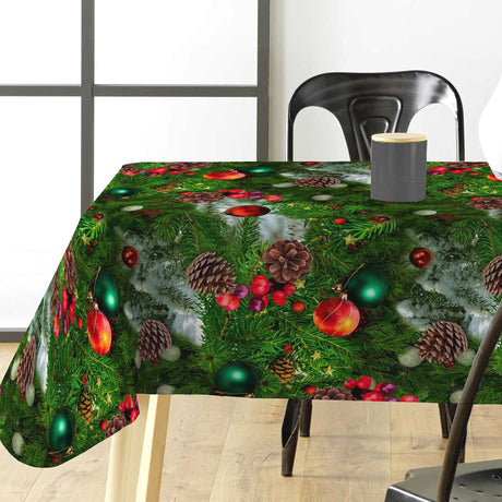 Massor av Jul - Vacker julduk med kulor och gran, miljöbild