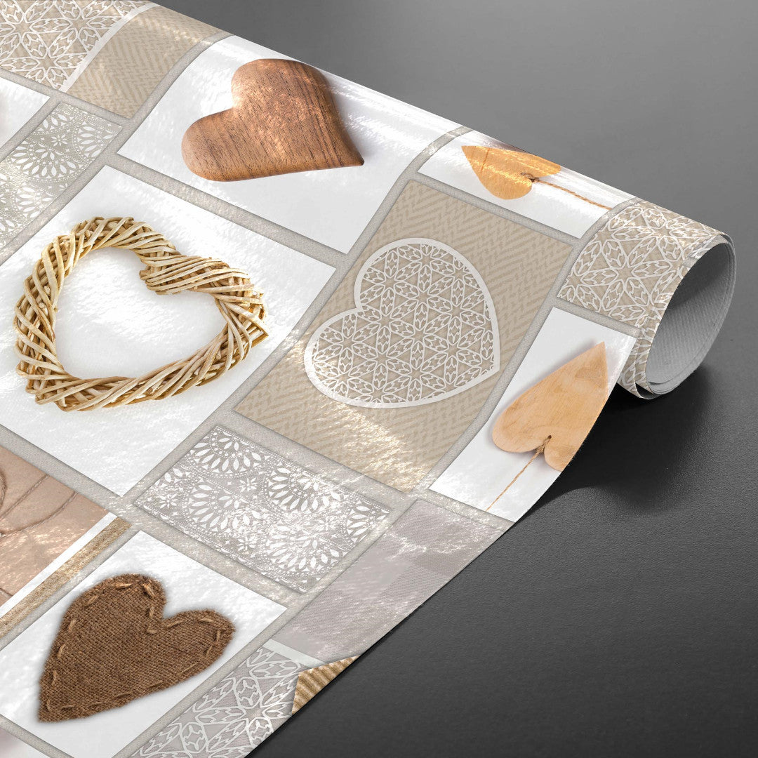 Julvaxduk i naturfärg och hjärtan rullad på rör