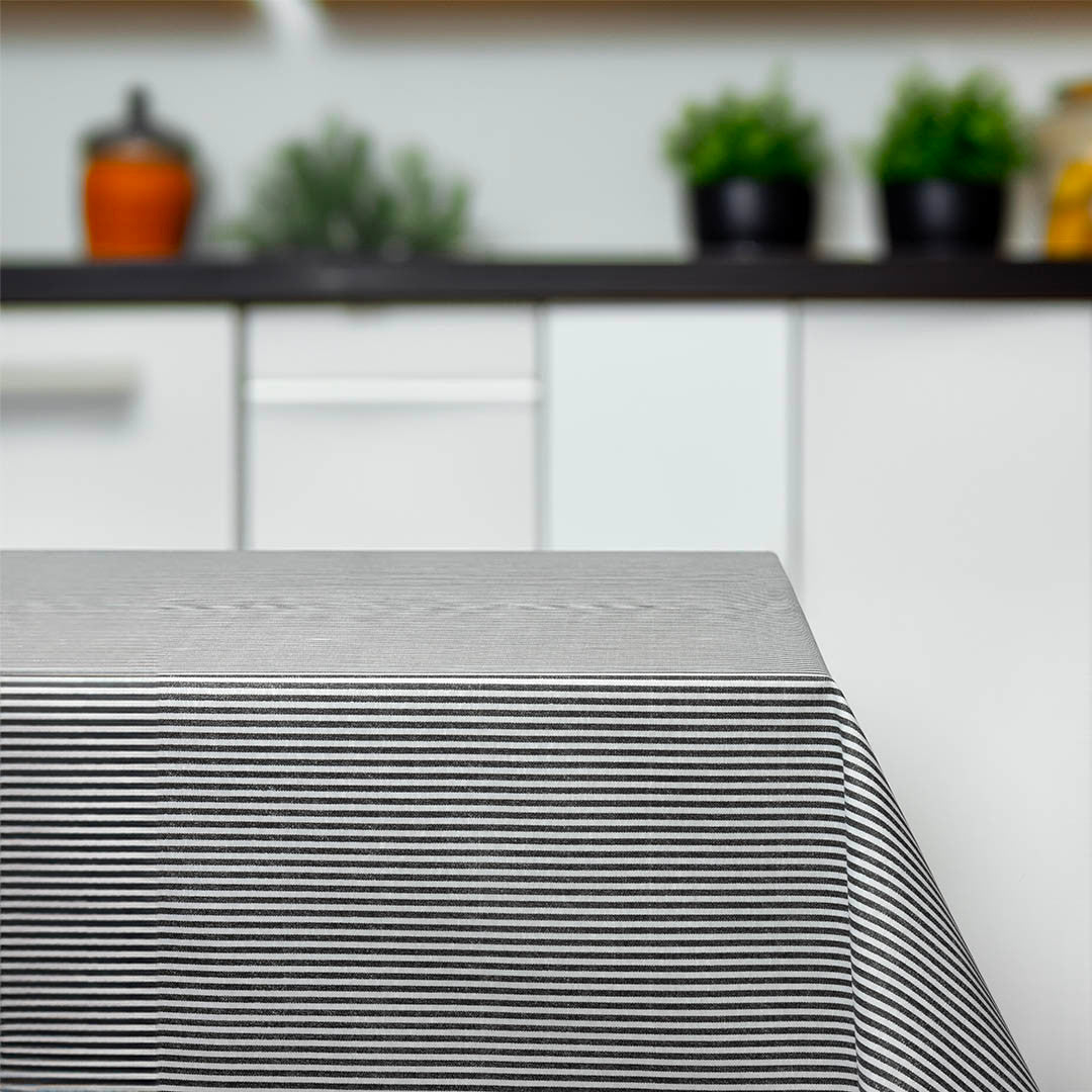 Juna Urban Line – textilvaxduk med svarta ränder