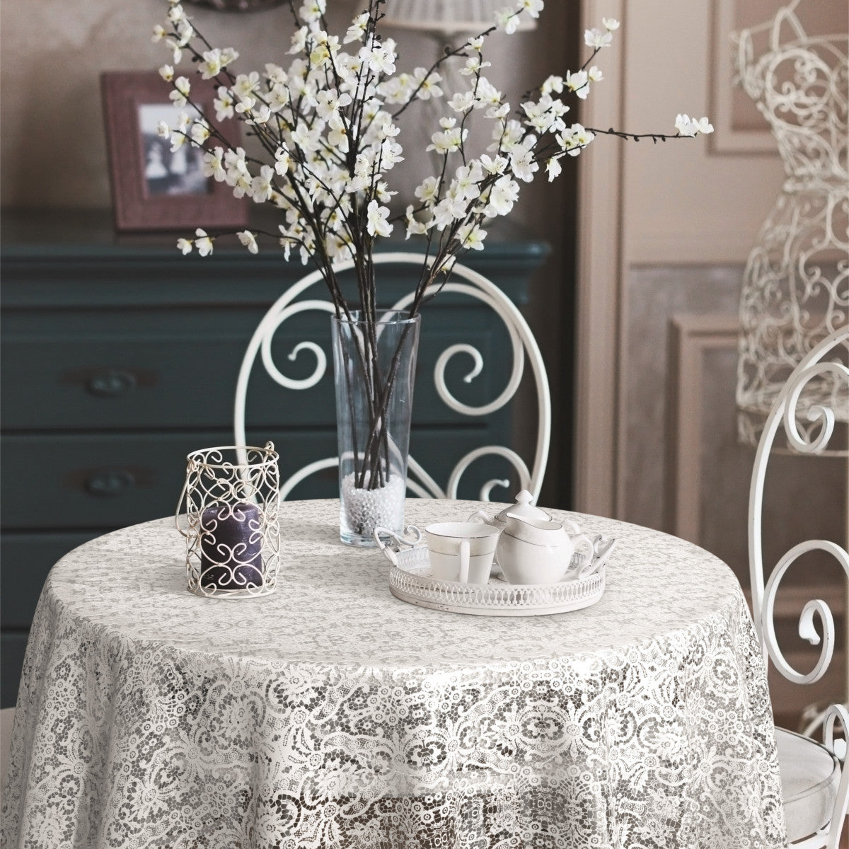 Aurora, transparent vaxduk, bordsduk i klar plast med spetsmönster