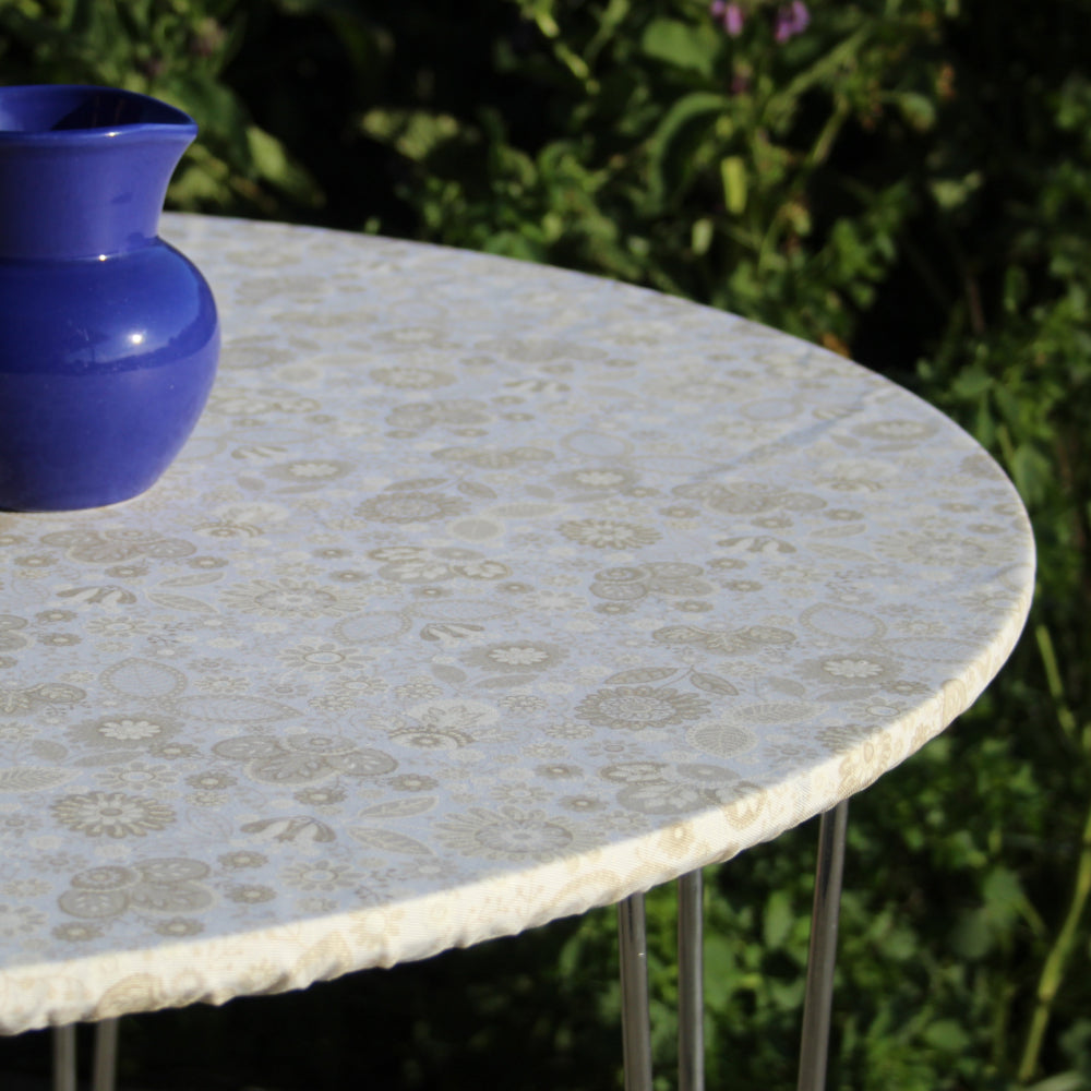 Klee, ljusa blommor - rund textilvaxduk med resårkant