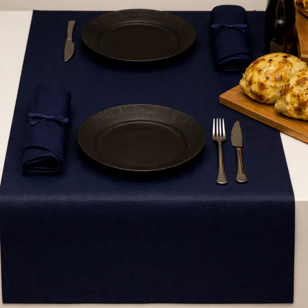 Konstläder Noblessa bordslöpare - Extra kraftig Dinner 4 two - 50 x 140 cm - Mörkblå