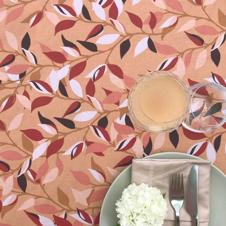 LEAVES Terracotta – Notes by Susanne Schjerning – textilvaxduk med glidskydd