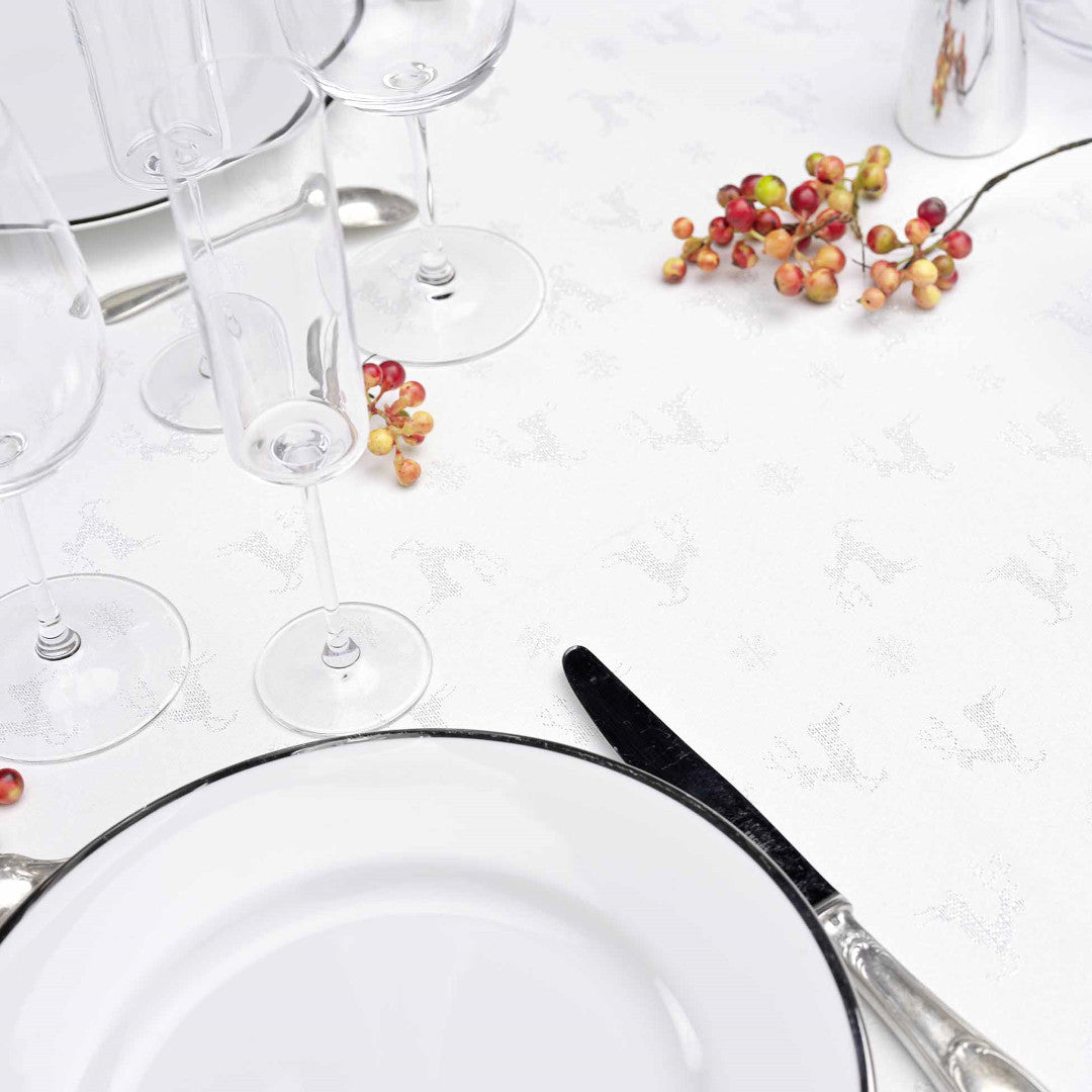 Les Rennes Metallic Vit 140 x 250 cm, julduk dukning glittrande silver renar