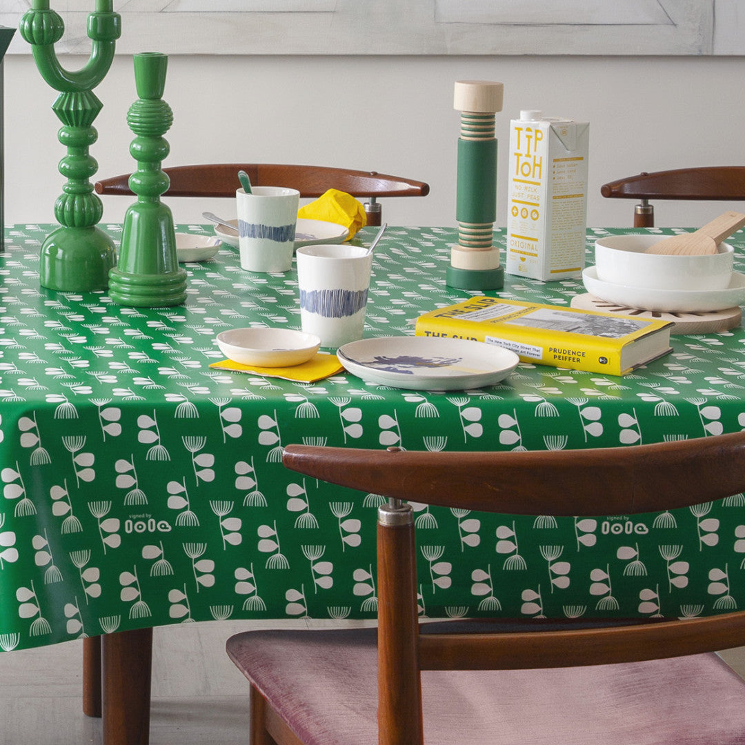 Närbild av Little Breeze Apple - Lola vaxduk i grönt och vitt