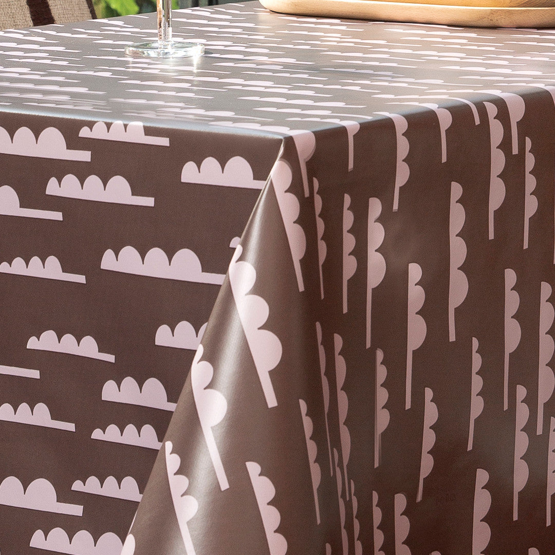 Lola vaxduk med abstrakta träd närbild