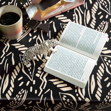 Dakarai Onyx - Lola svart vaxduk med etniskt mönster