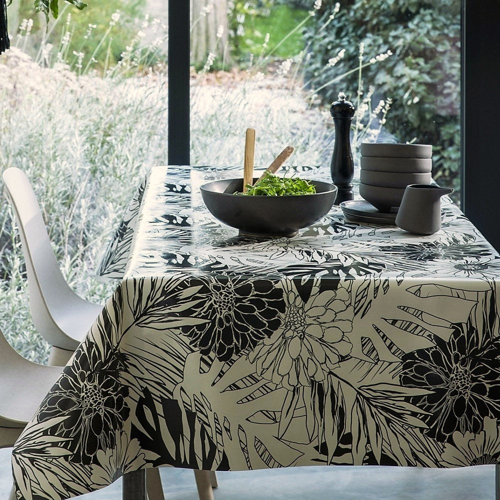 Lola vaxduk, Lush Black & White