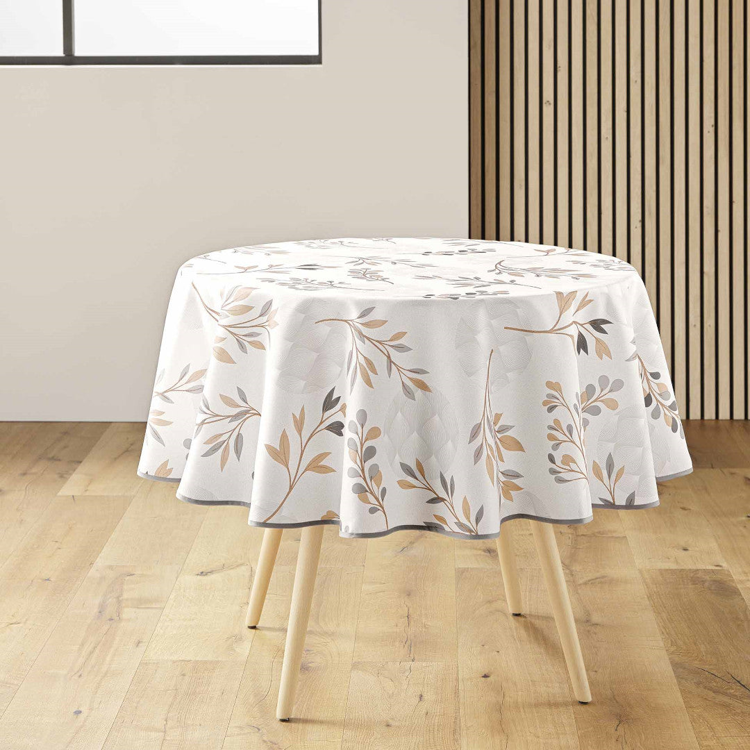 Manola Natural rund duk med bladmotiv i beige och brunt på vit bakgrund