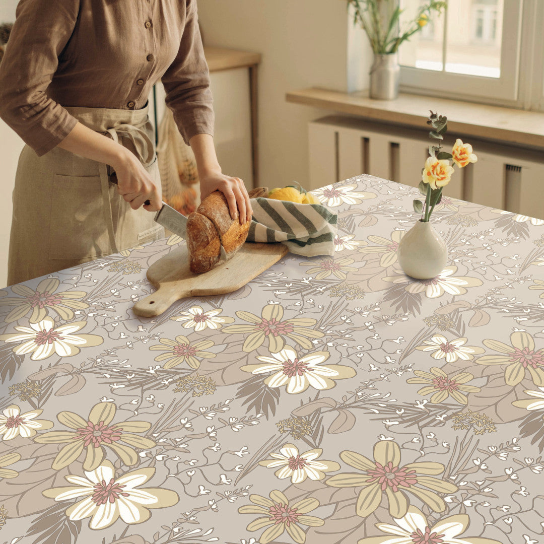 miljöbild med Violeta Pastel - Vaxduk med blommor och blad i pastell färger