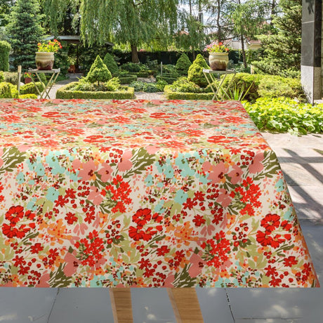 Molly – textilvaxduk med sommarblommor – 155 cm bred