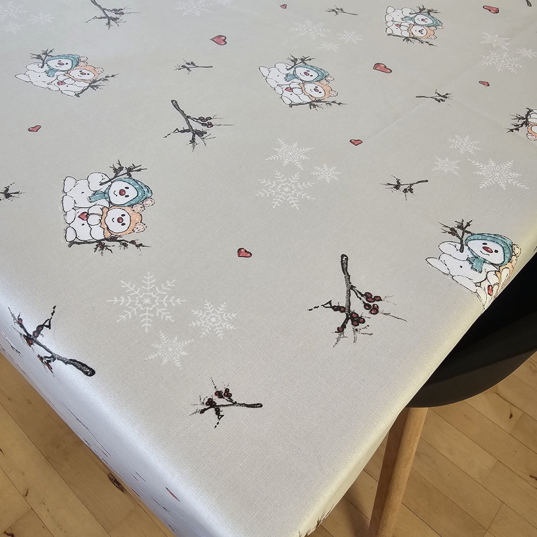 Närbild av dukning med Klarborg Nisserik Julehygge julbordsduk