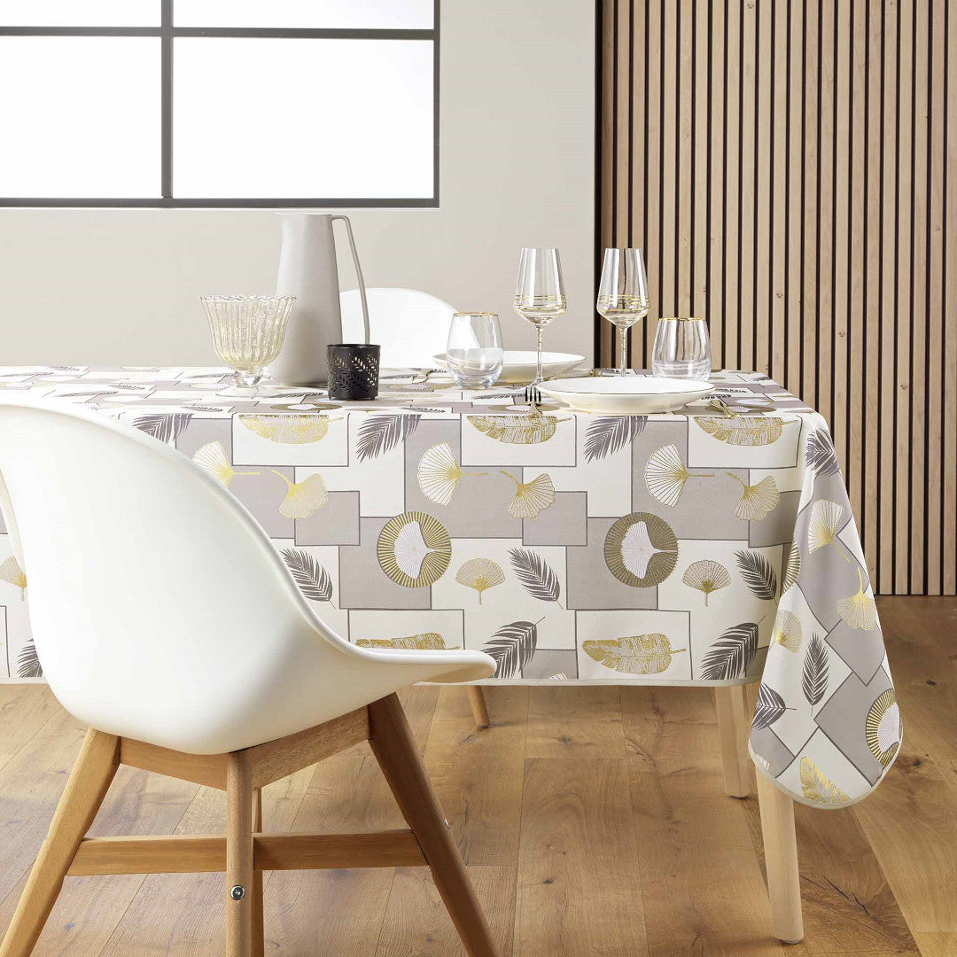 Elegant dukning med Natane Natural rektangulär duk och bladmönster i guld
