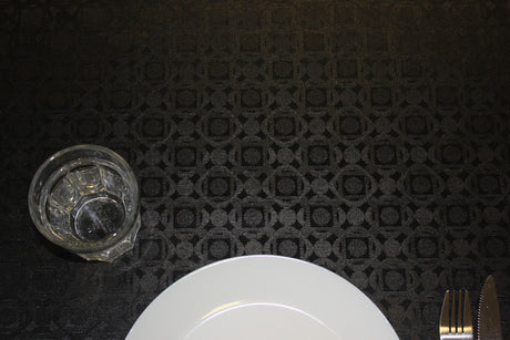 Nobel Black textilvaxduk, eleganta runda och fyrkantiga former, 180 cm