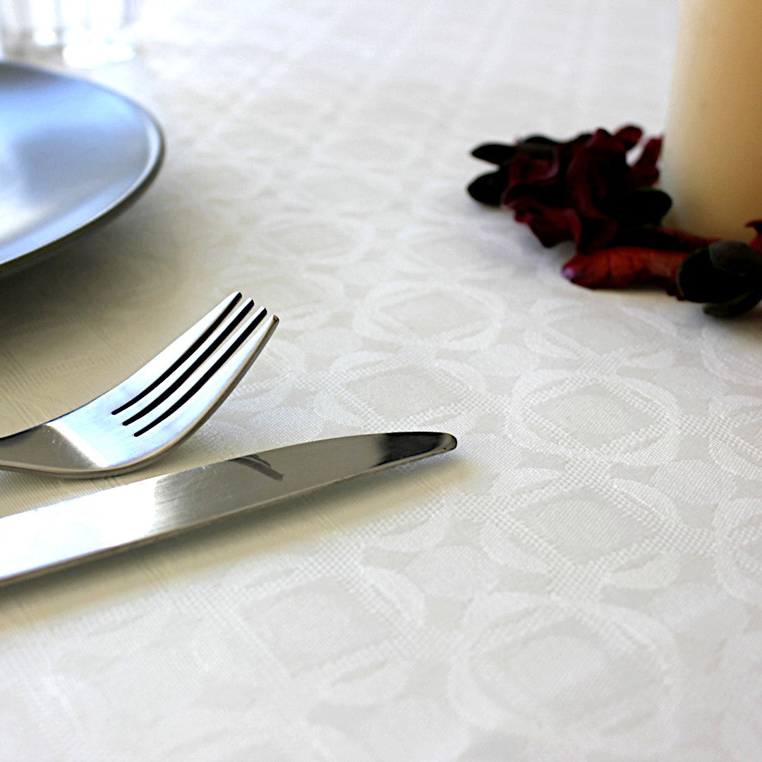 Nobel White textilvaxduk med geometriskt mönster i vit, 160 cm