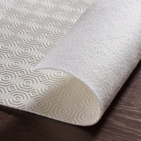 Optimol underduk med filt på bord med duk