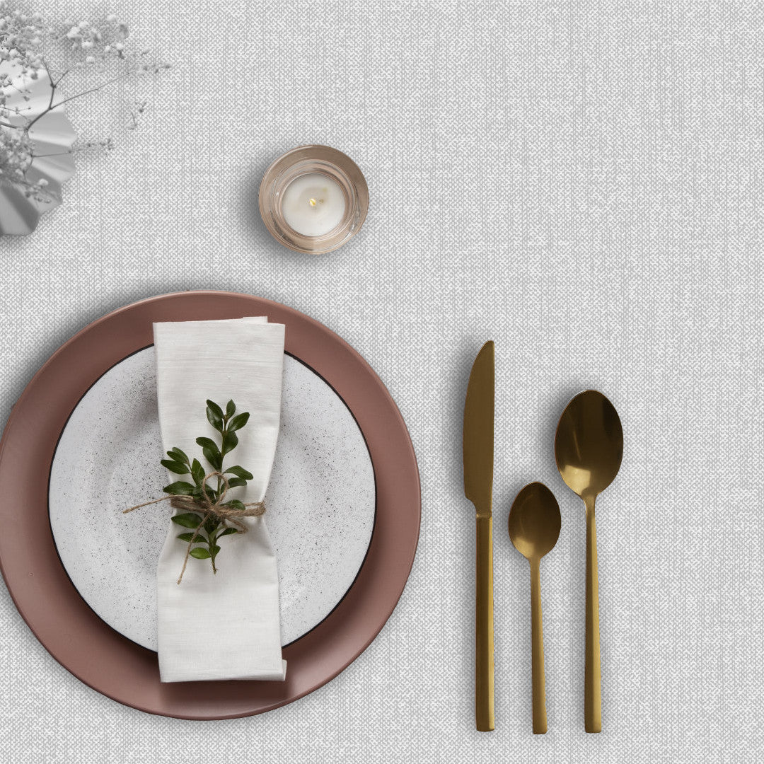 Oriel Snow - Enfärgad vaxduk med linnelook i ljusgrå