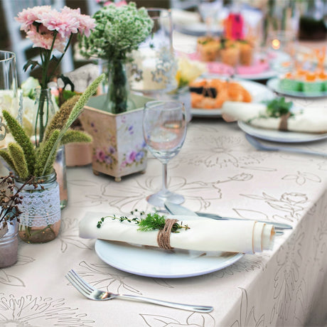 På dukat bord Palmas svart-vit, vaxduk med fina sterckteckningar