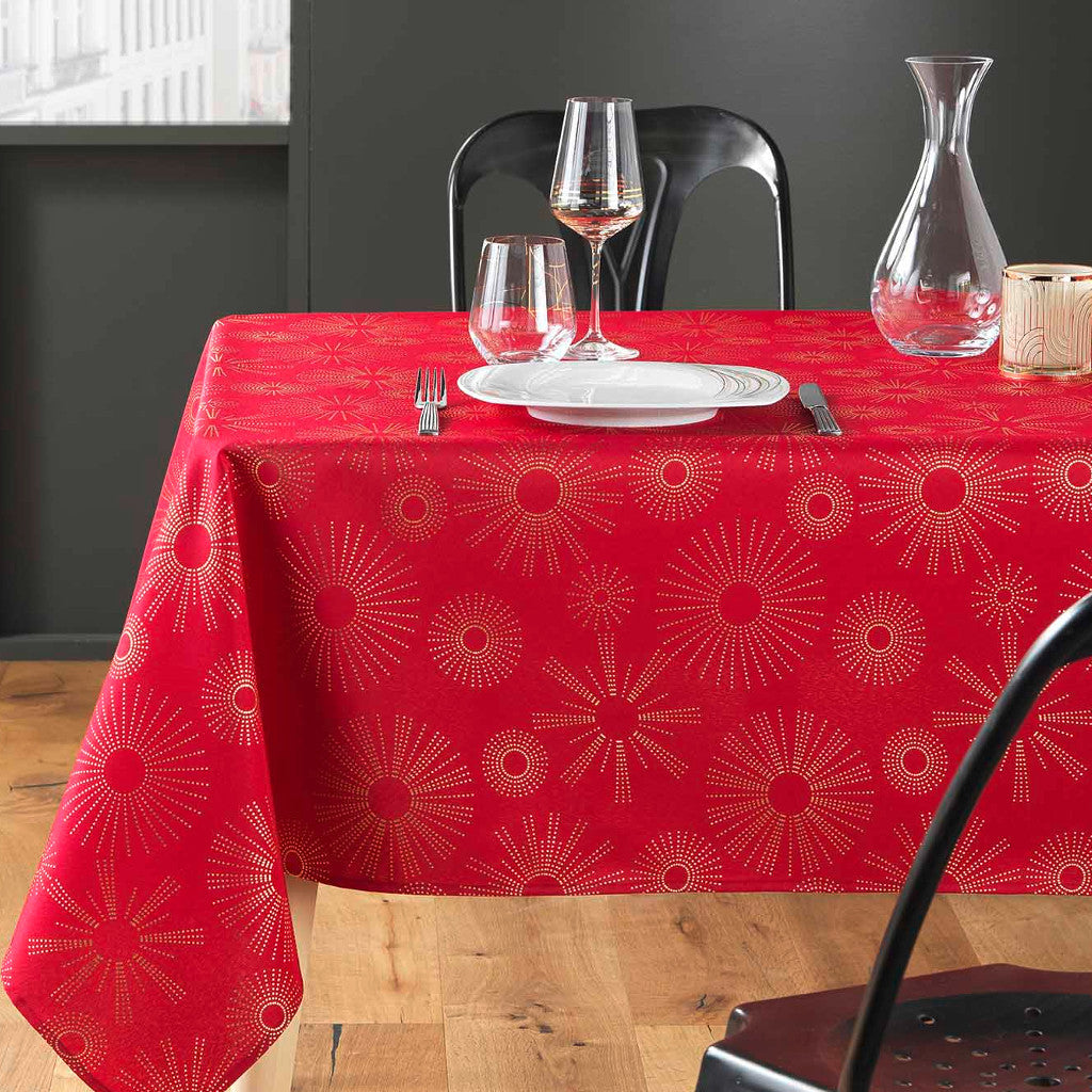 Pampille Metallic Print - Red/Gold - Julduk med fläckskydd, 150 x 240 cm
