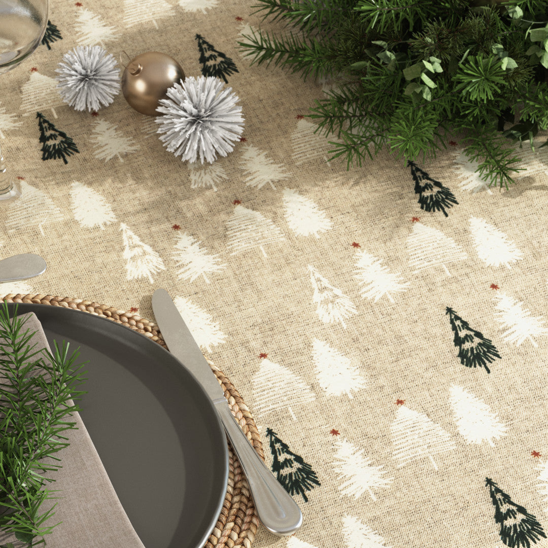 Närbild av Pau Natur - jultextilvaxduk i linnelook med julgranar
