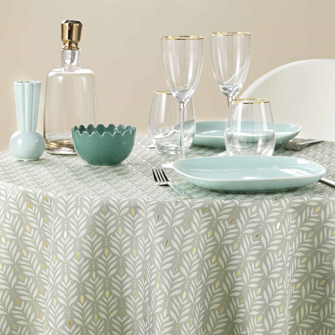 Piana Sage Ø 180 cm, rund duk med fläckskydd, dukad