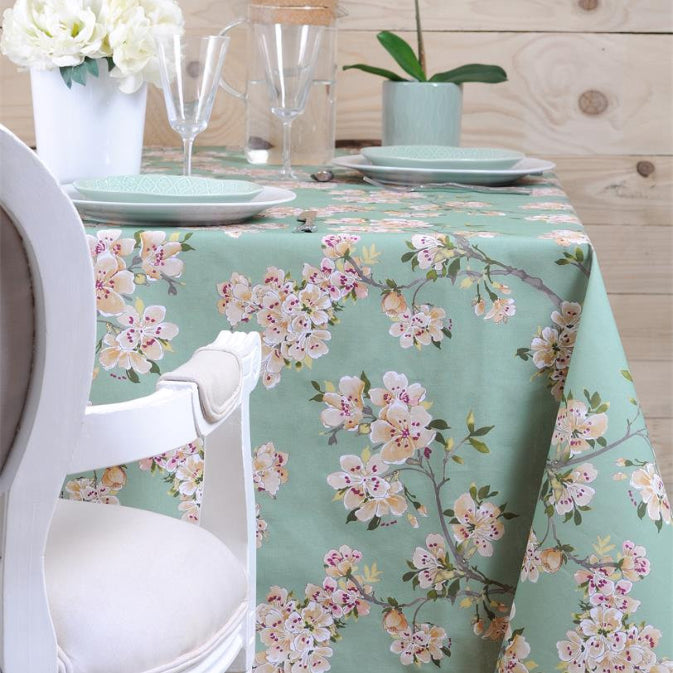 Prunus Green - vacker textilvaxduk med gröna grenar och ljusa blommor