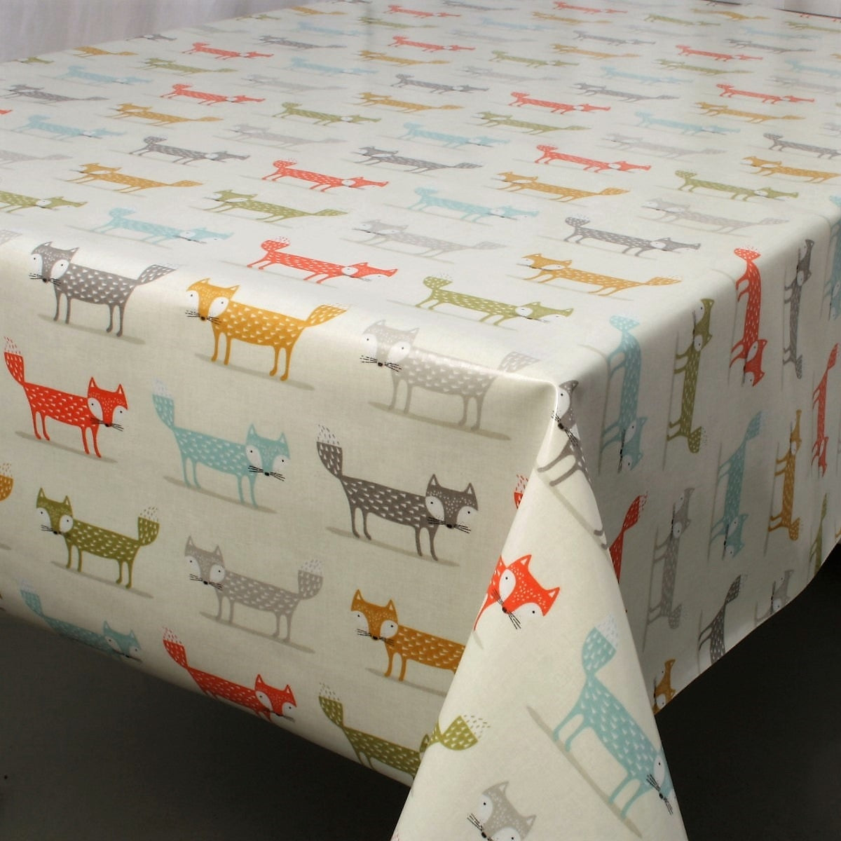 På bordet - Den lilla lurviga räven - vaxduk, 134 cm bred