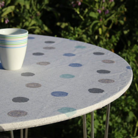 Redon med prickar - rund textilvaxduk med resårkant