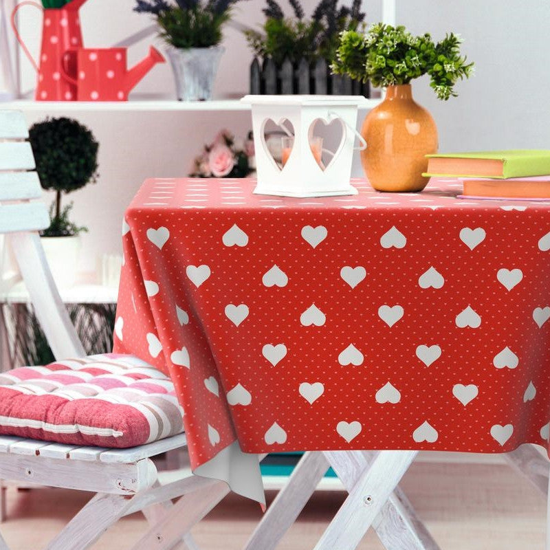 Romance – röd vaxduk med vita hjärtan